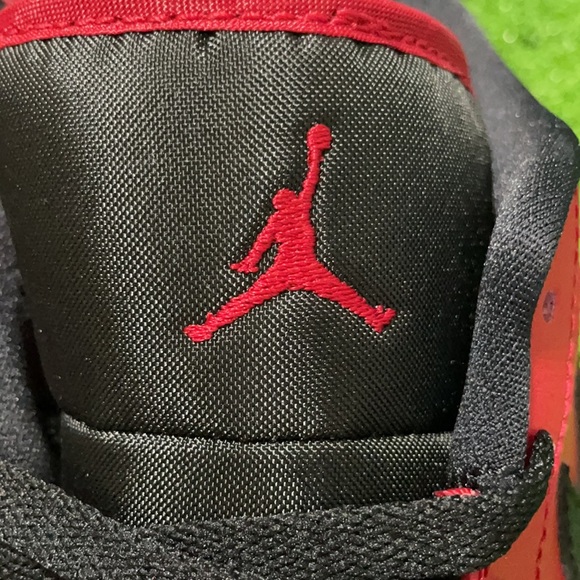 Air Jordan 1 Low Reverse Bred Pebbled Swoosh 🔥 - Picture 7 of 10